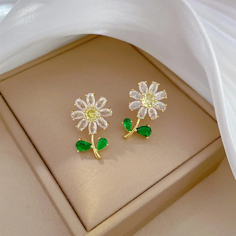 Сережки жіночі під золото Liresmina Jewelry сережки гвоздики пусети Витончена квітка Алістра