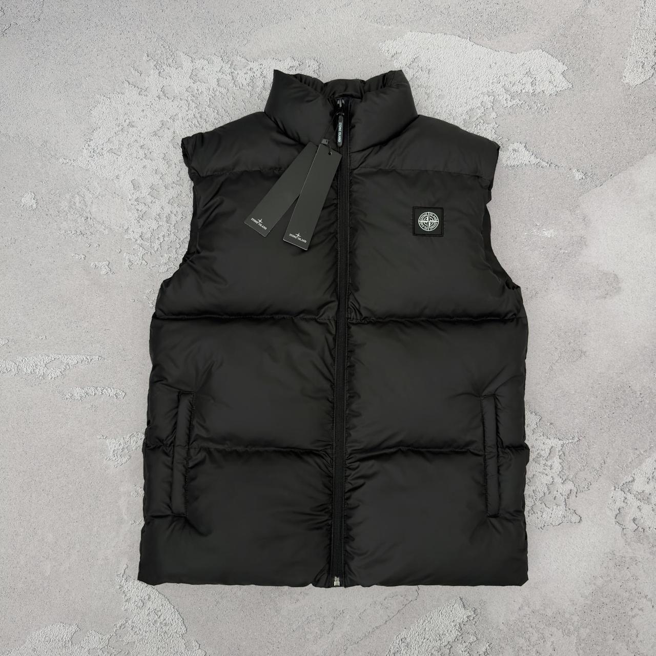 Жилетка чоловіча чорна Stone Island безрукавка стьобана на хлопця модна молодіжна з кишенями без капюшона