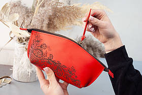 Шкіряна косметичка червона з квітковим візерунком і пташкою