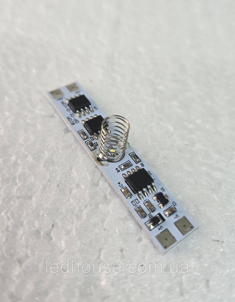 Сенсорний димер вимикач
для світлодіодного профілю 12-24v 5A