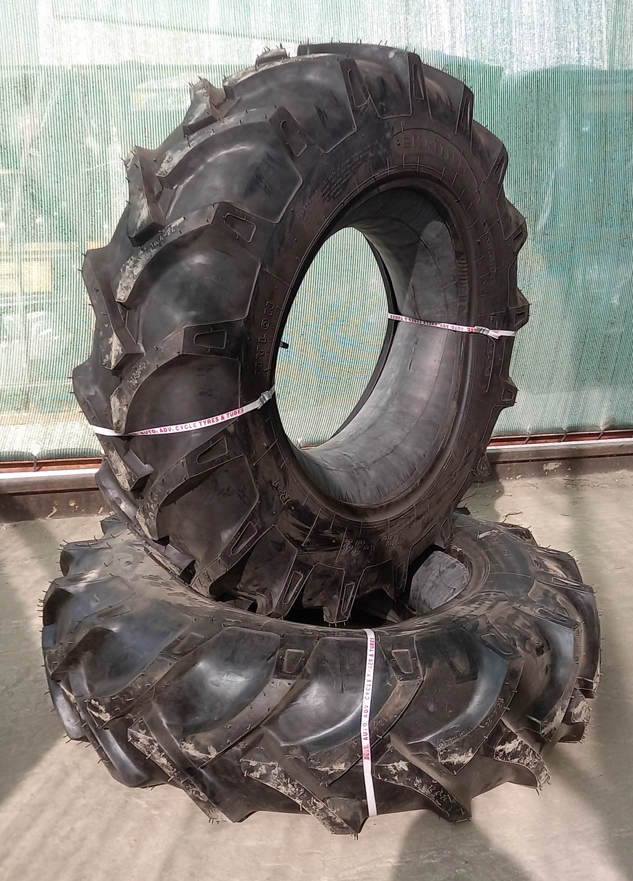 Шина з камерою 12,40-28 ялинка MNT Tyres (код 191792)