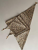 Легкий шелковый платок бежевого цвета с авторским принтом лео