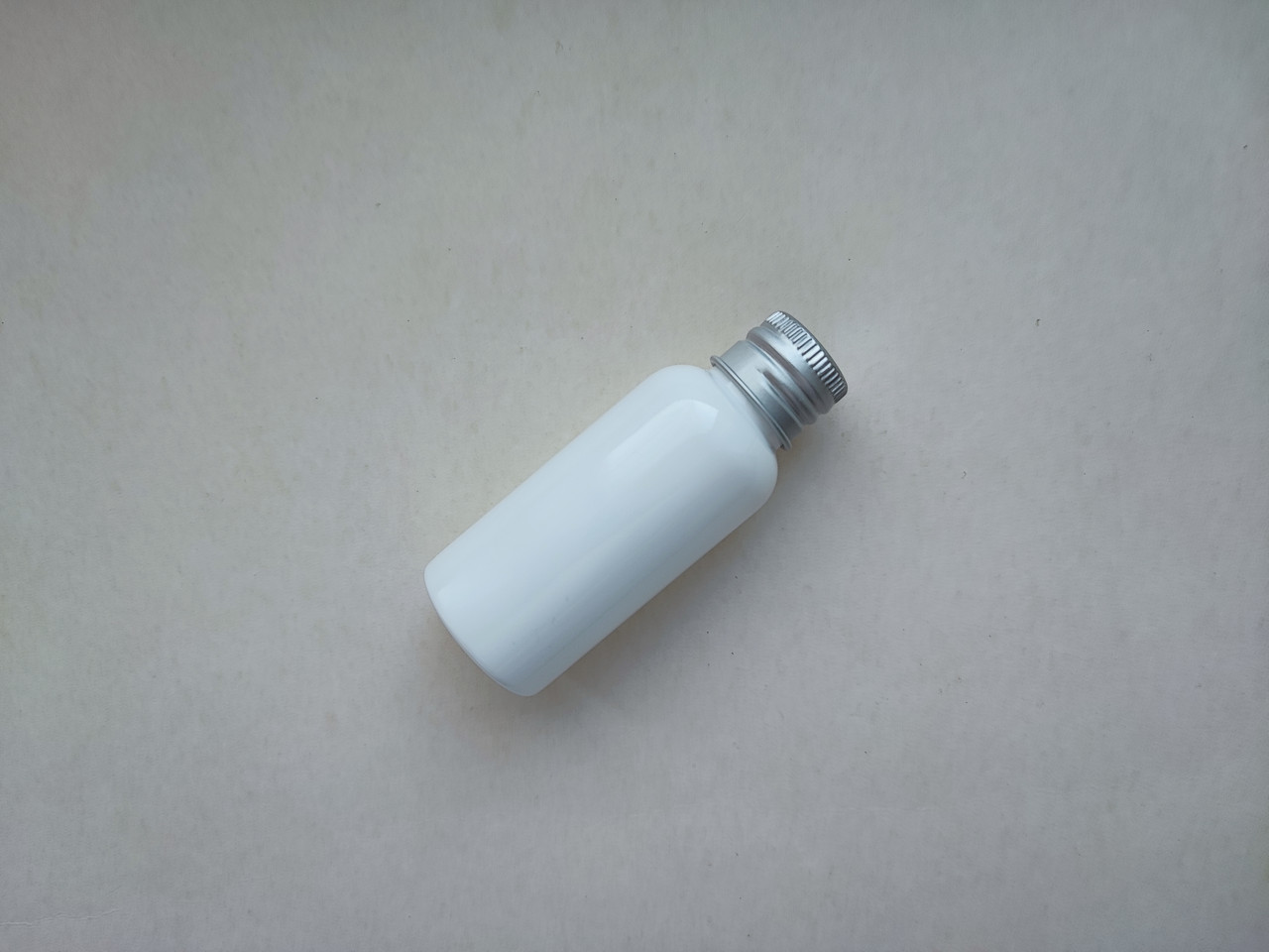 30 мл Круглий ПП поліпропілен флакон білий з металевою алюмінієвою сріблястою кришкою гвинтовою