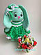 Зайченя бірюзового кольору (дівчинка) у зеленій сукні, зайченя для дитини, м'яка іграшка, фото 2