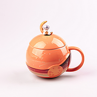 Чашка необычная керамическая 400 мл Космонавт с крышкой и ложкой, оранжевая чашка на подарок ребенку