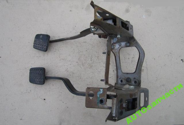 БЛОК ПЕДАЛЕЙ ЗЧЕПЛЕННЯ І ГАЛЬМА MAZDA 323 BG 1989-1994