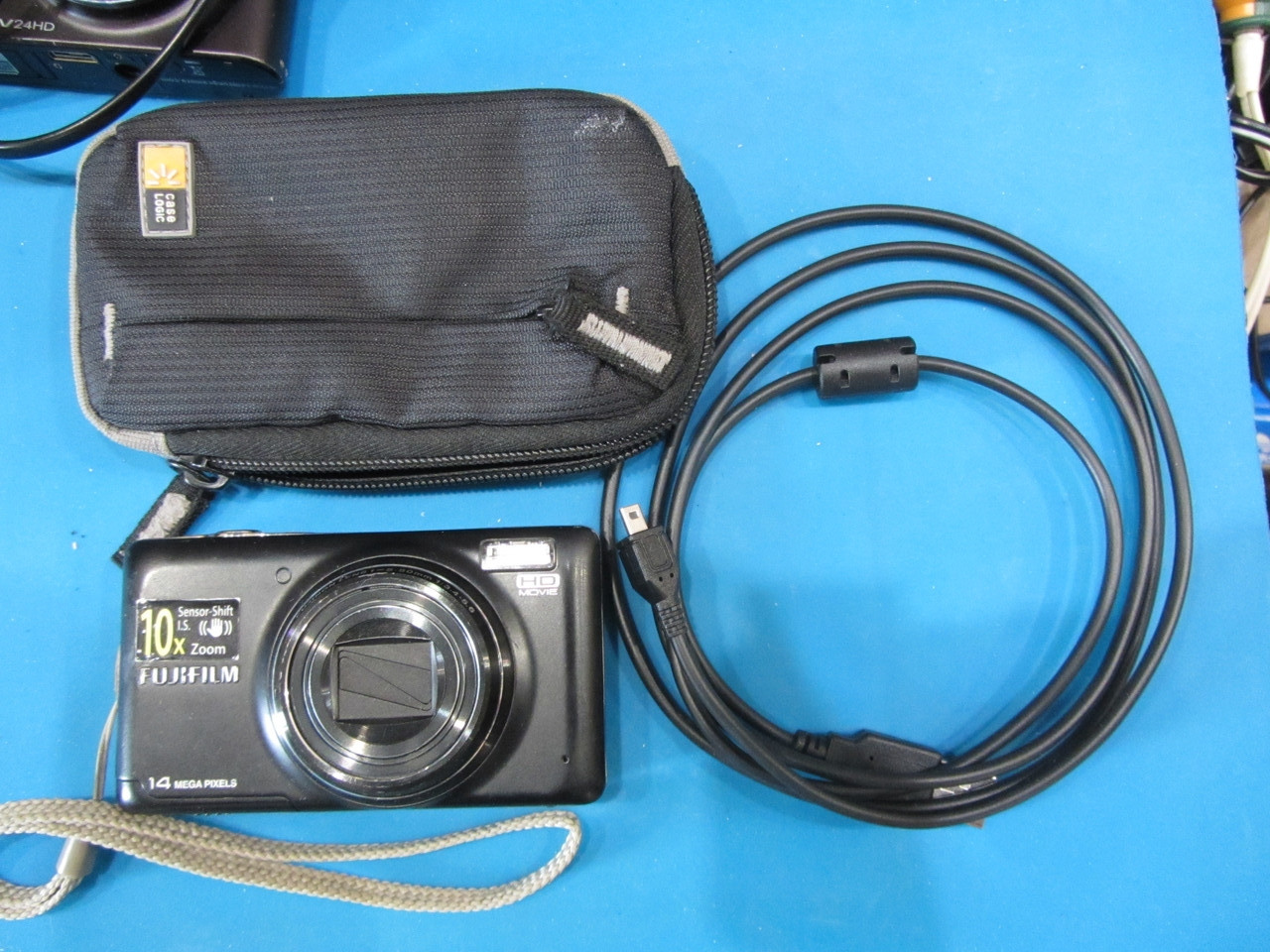Фотоапарат Fujifilm FinePix T350  10x оптичний зум.14,0 мегапікселів  .