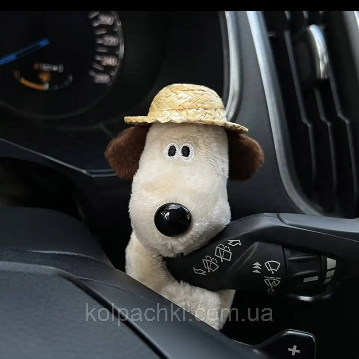 М'яка іграшка в авто на кермо собачка в капелюсі