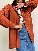 Женская повседневная яркая базовая удлиненная рубашка из микровельвета с накладными карманами Цвет Мокко