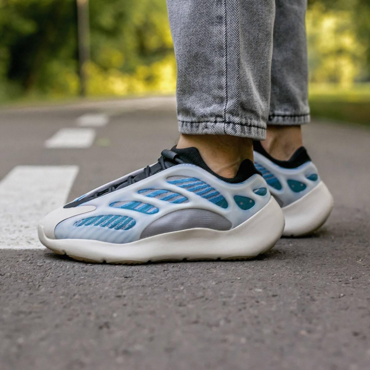 Кросівки Adidas Yeezy Boost 700 V3 Kyanite Grey Blue / Адідас Ізі Буст 700 В3 Кіаніт