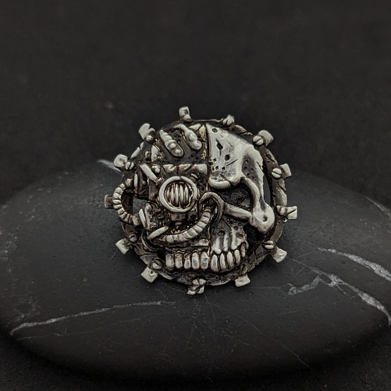 Механікус, Адептус Механікус значок, пін, Warhammer 40000