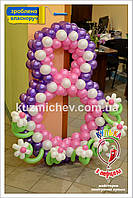 Цифра "8" з квіточками