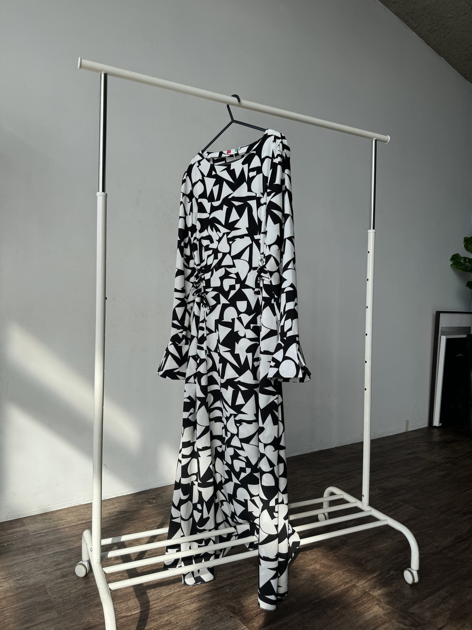Женское весеннее красивое платье с геометрическим принтом, ткань софт - фото 2 - id-p2139247888