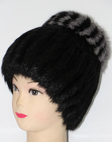 Зимова жіноча шапка з натурального хутра кролика