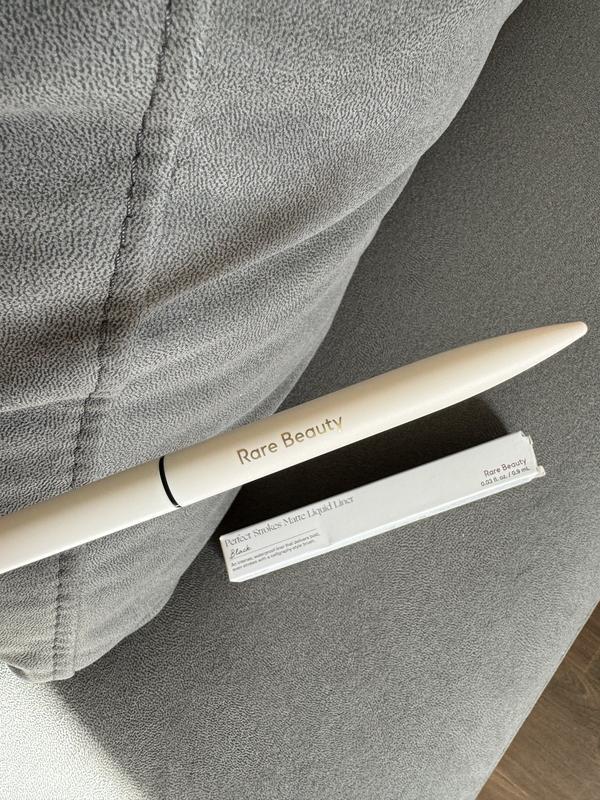 Лайнер для стрілок Rare beauty perfect strokes matte liquid liner, фото 1