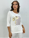 Оригінальна літня жіноча біла бежева футболка з красивим яскравим принтом, фото 2