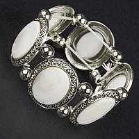 Браслет на руку широкий на гумці метал зі сріблястими елементами та візерунками з білим кварцом ширина 30 мм