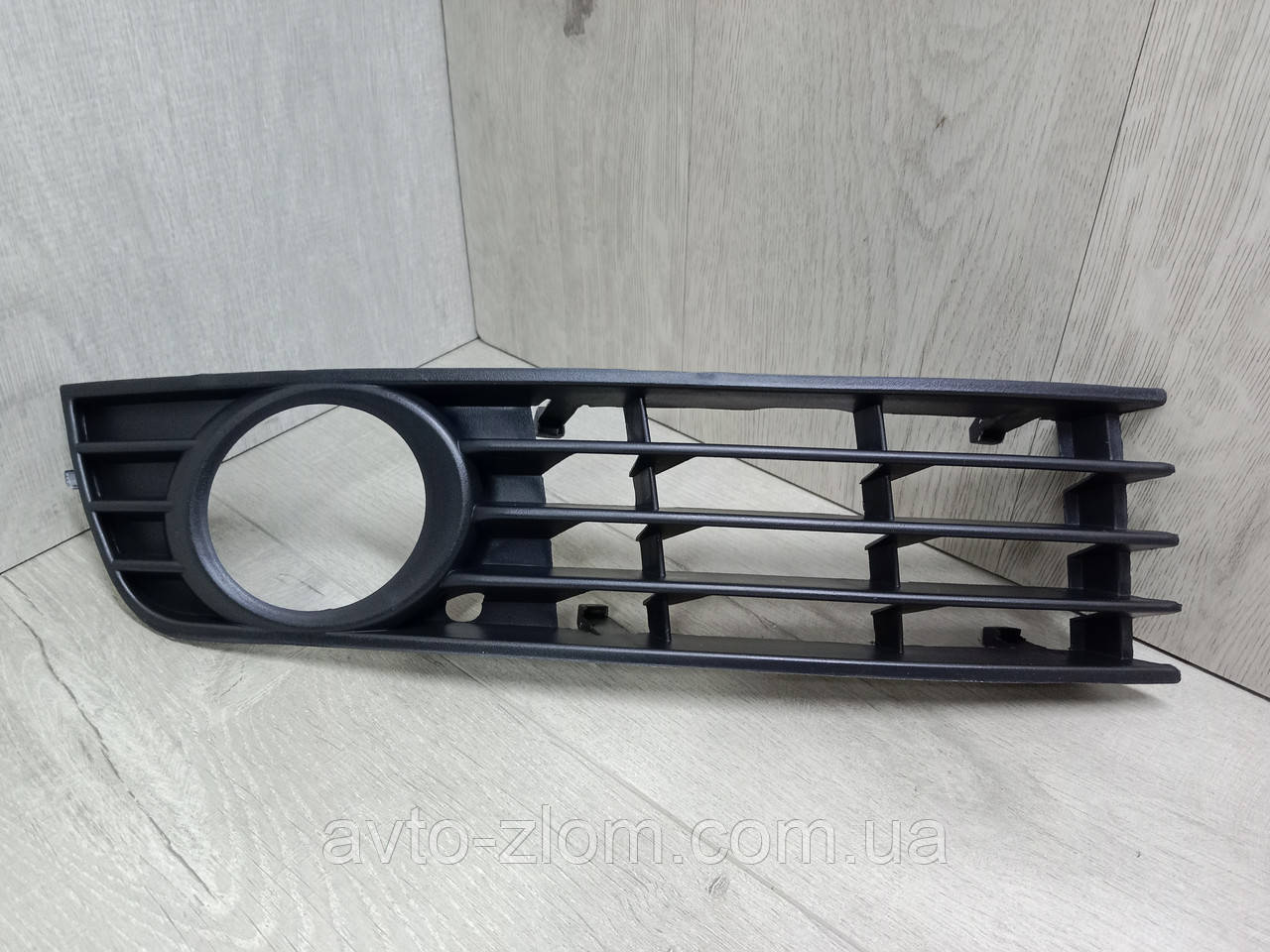 Решітка бампера Audi A4 B6, Ауді А4 Б6. Права.
