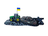 Гипсовая статуэтка ручной работы для коллекции или на подарок с украинским трактором который тащит танк mar