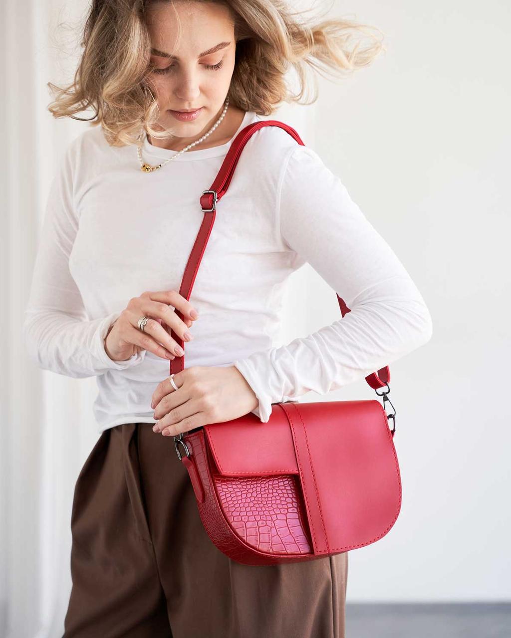 Жіноча сумка на блискавці Welassie червоного кольору на одне відділення з плечовим ременем «Джіл»
