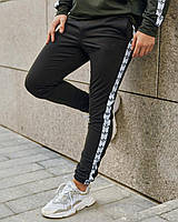 Мужские чёрные спортивные штаны Adidas весенние с лампасами, Модные осенние спорт брюки Адидас чёрные дв trek