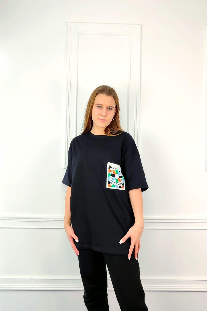 Молодіжна жіноча футболка OVERSIZE 44-48 карман ромашка Чорний, фото 1