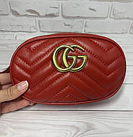 Бананка Gucci в красном цвете