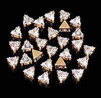 Кубический циркон, форма треугольник в оправе 8 мм, прозрачный камень, 1 шт