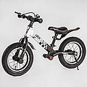 Беговел чорно-білий Corso "Skip Jack" алюмінієва рама амортизатор надувні колеса для діток 2-6 років, фото 3