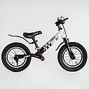 Беговел чорно-білий Corso "Skip Jack" алюмінієва рама амортизатор надувні колеса для діток 2-6 років, фото 5