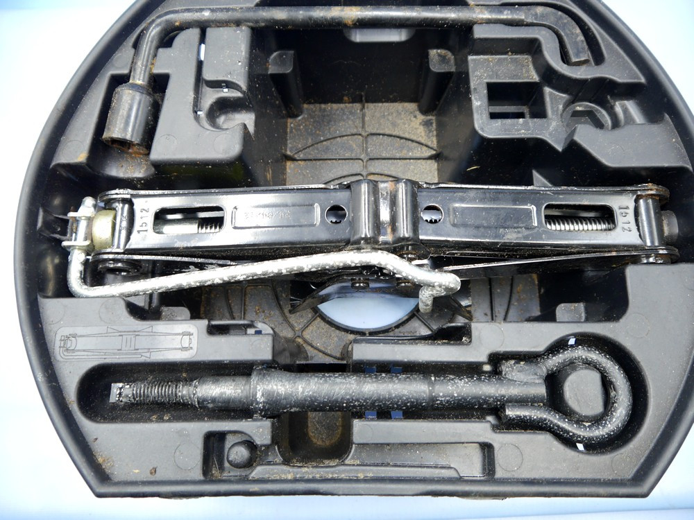 Набір інструментів: домкрат, крюк, ключ Peugeot-207 SV (2006-2012) - 9655342680