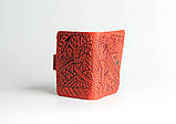 Шкіряна візитниця з авторським орнаментом "Карпати", тиснений орнамент, червоного кольору, 10х8 см, фото 2