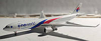 1/400 модель самолета Airbus 330 Malaysia One World