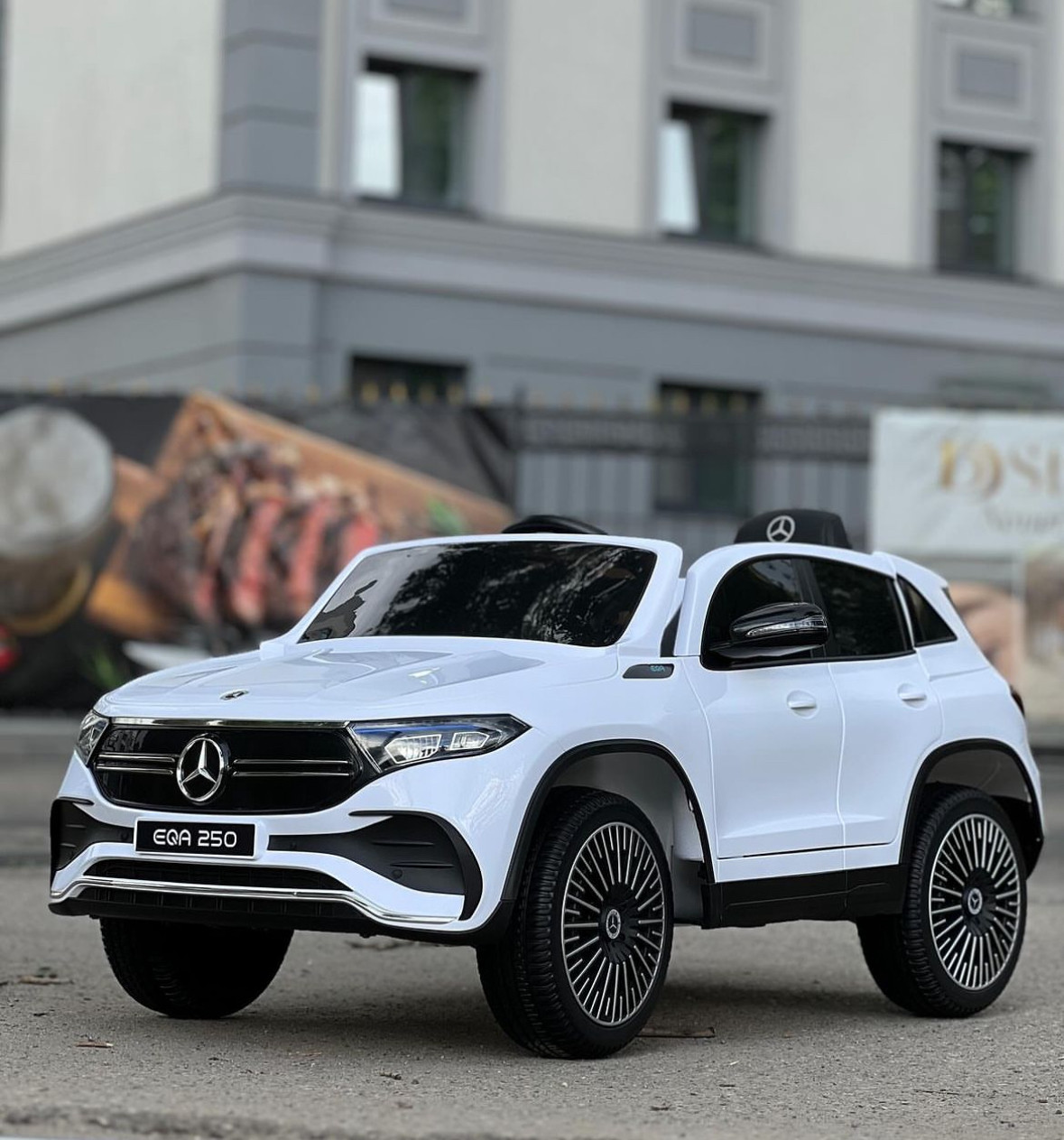 Дитячий електромобіль Mercedes Benz EQA на акумуляторі + пульт, фото 1