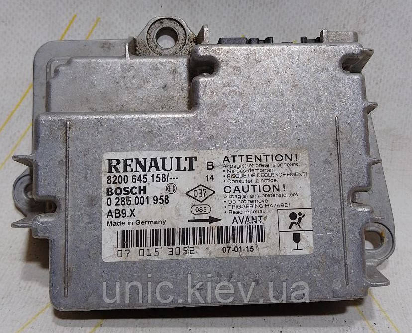 Блок керування AirBag Renault Clio III  б/в 8200645158