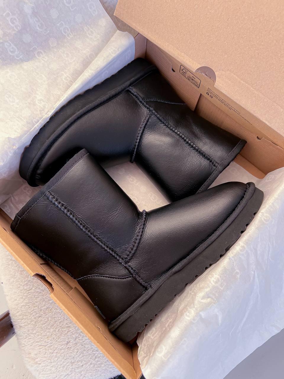 Мужские ботинки UGG Classic Short Leather Boot Black 1016559 - фото 4 - id-p2111337159