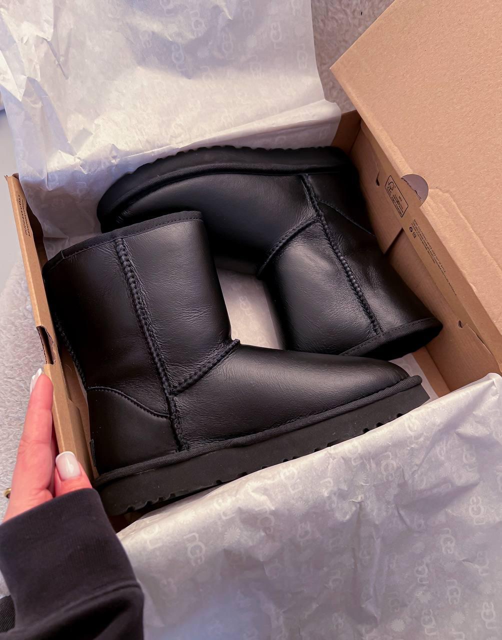 Мужские ботинки UGG Classic Short Leather Boot Black 1016559 - фото 3 - id-p2111337159