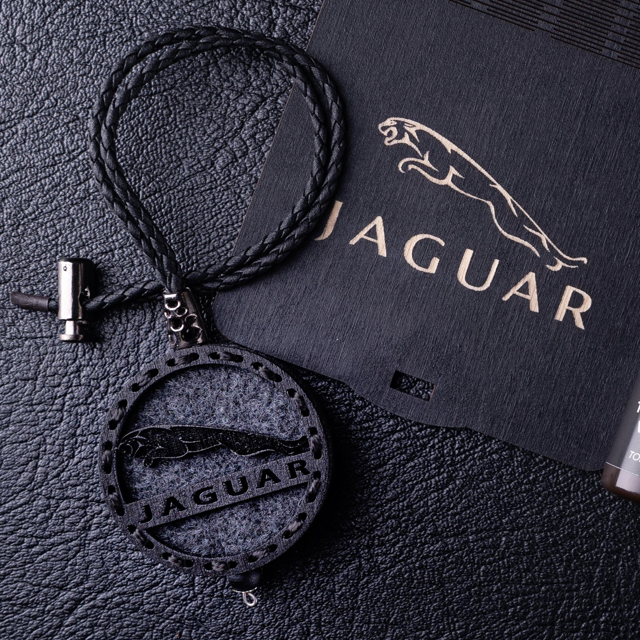 Ароматизатор в машину JAGUAR з темного дерева, подарунок чоловікові
