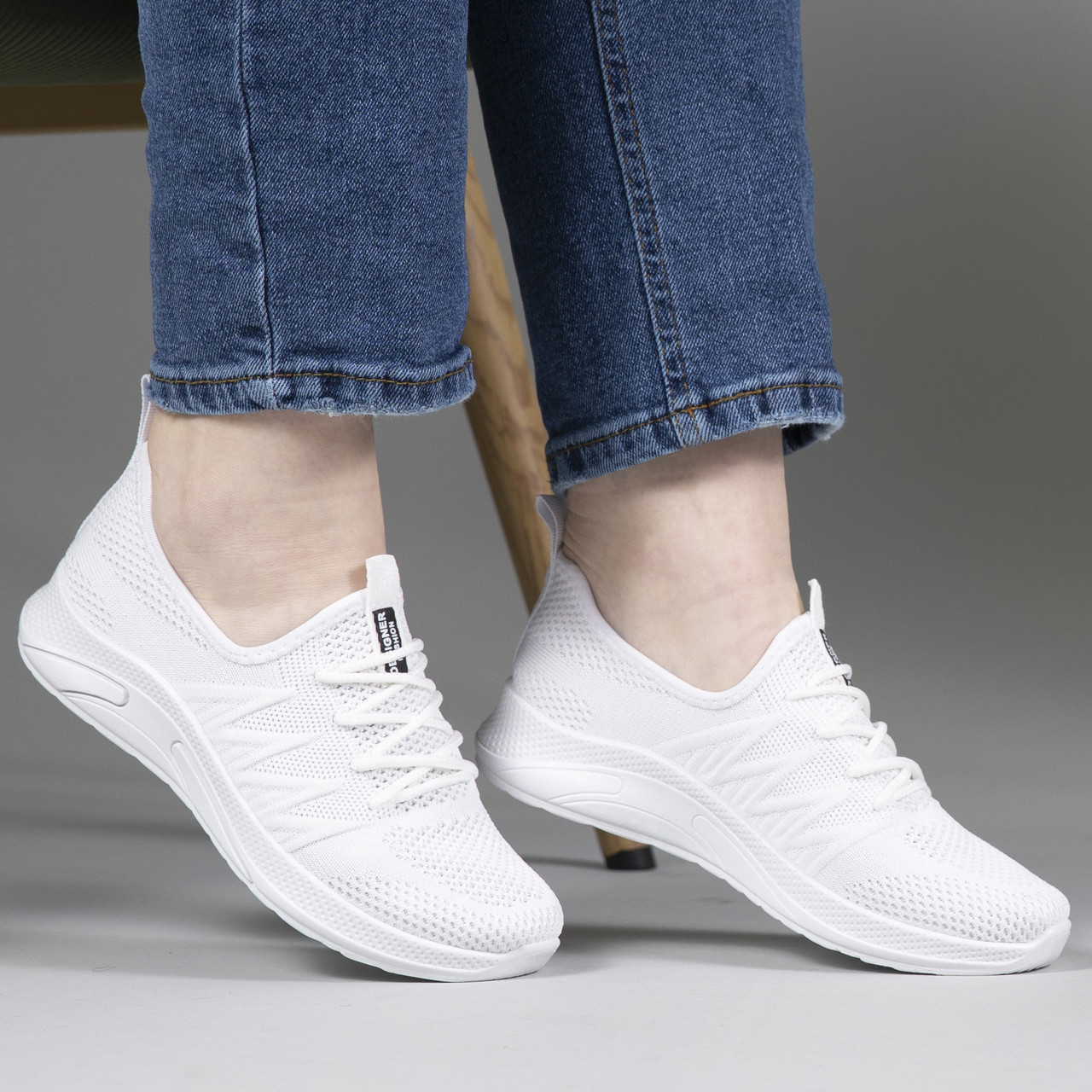 Кросівки жіночі білі сітка