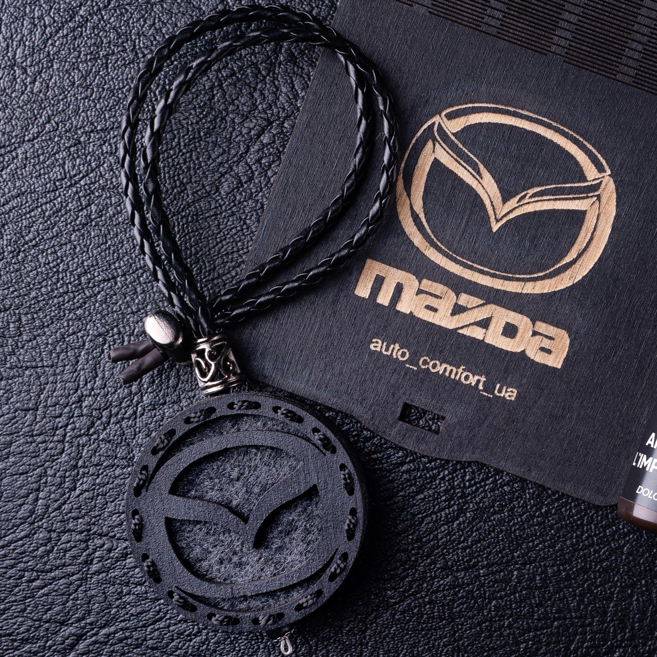 Ароматизатор в машину MAZDA з темного дерева, подарунок чоловікові, фото 1