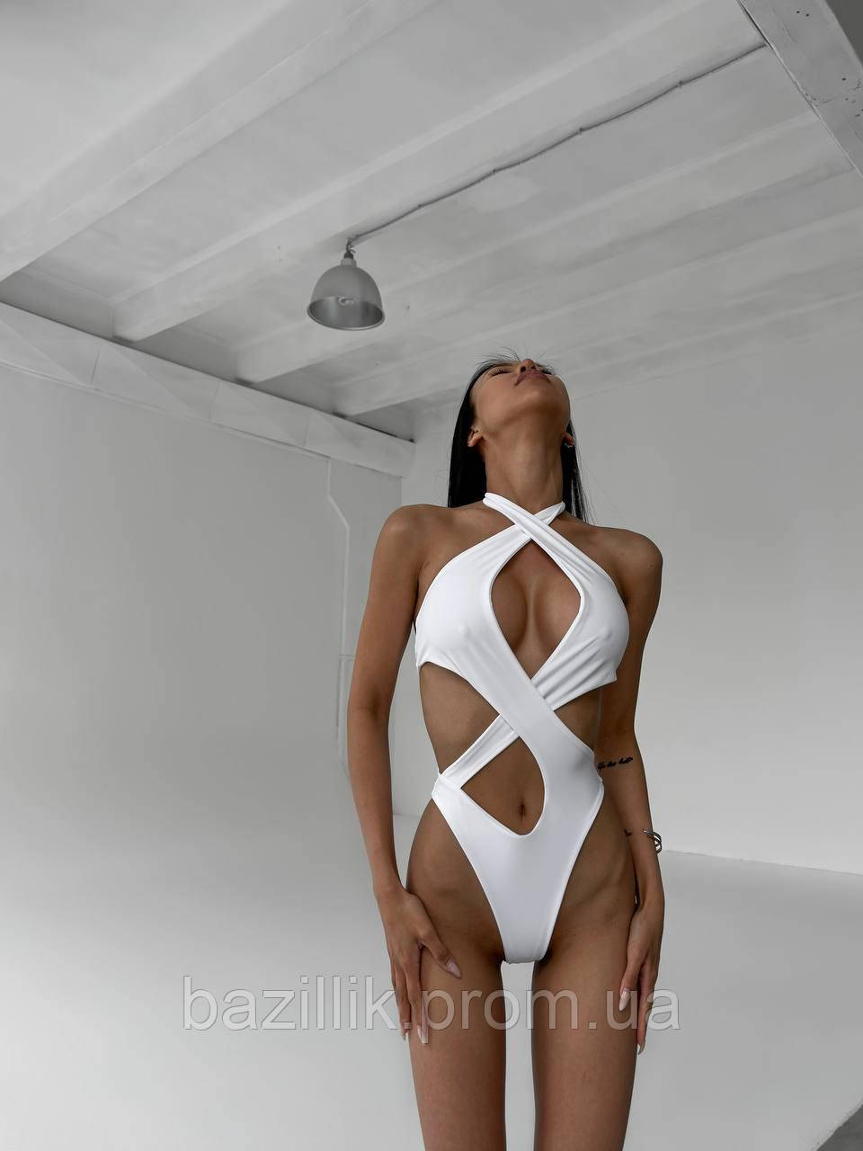 Жіночий стильний суцільний купальник із тканини біфлекс колір білий