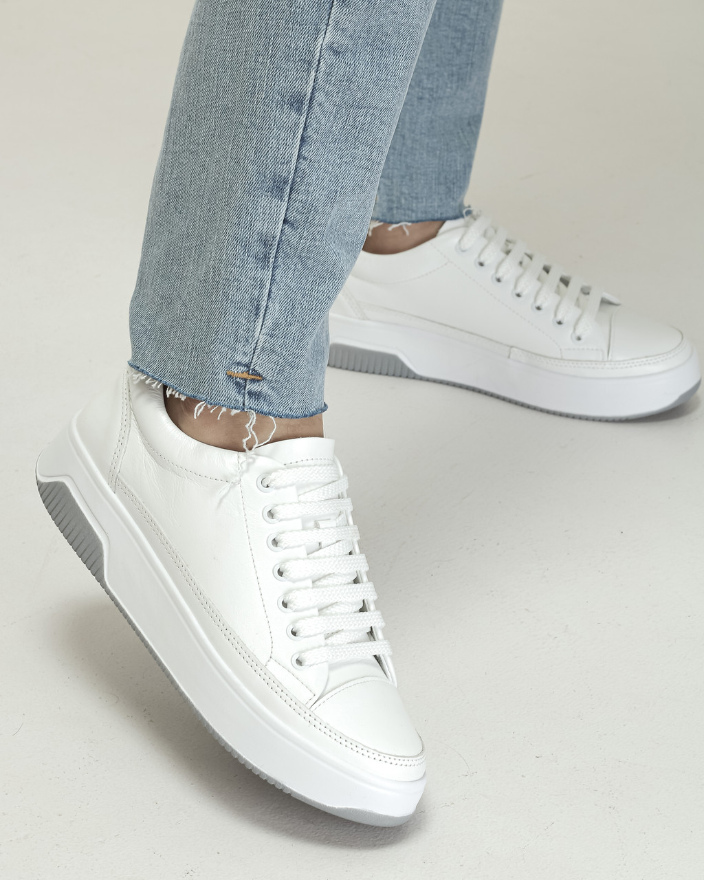 Кросівки жіночі Kento 15122 36 білі шкіра