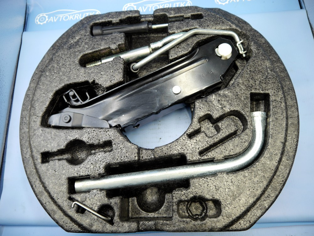 Набір інструментів: домкрат, крюк,  ключ Seat Leon 2 (2005-2012) - 5P0012115C