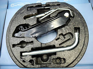 Набір інструментів: домкрат, крюк,  ключ Seat Toledo 3 (2004-2009) - 5P0012115C