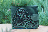 Стильный кожаный кошелек женский ручной работы с авторским тиснением "Птички" зеленый