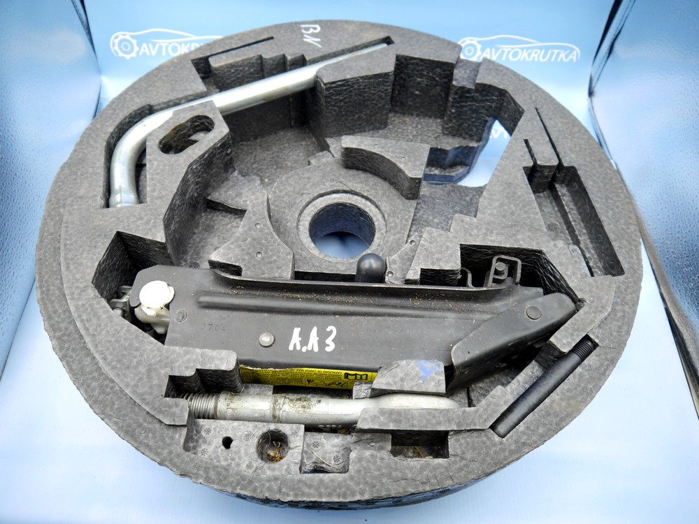 Набір інструментів: домкрат, крюк,  ключ Seat Toledo 3 (2004-2009) - 8P0012109E, фото 1