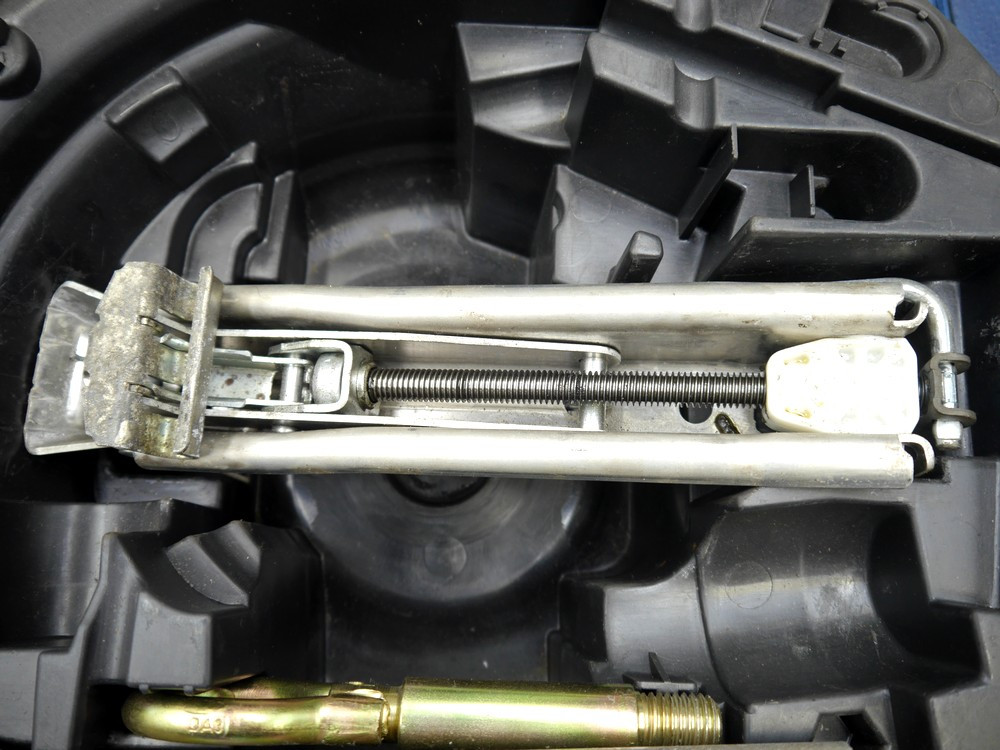 Набір інструментів: домкрат, крюк,  ключ Skoda Fabia(2000-2008) - 6Q0012115F, фото 1