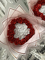 Букет з 19 атласних троянд