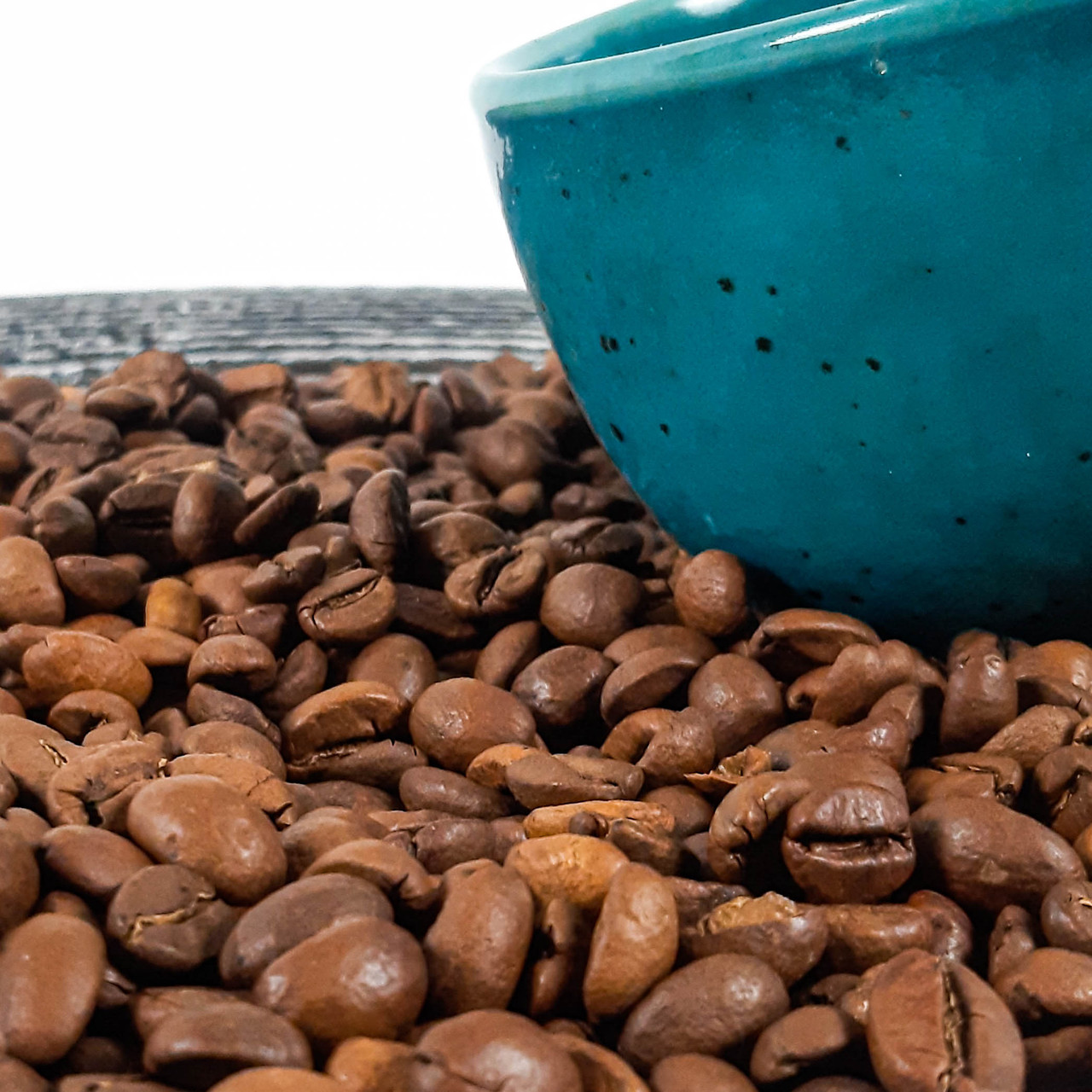Зерновой кофе натуральный Super Espresso купаж 80% 20% свежеобжаренный 1 кг - фото 1 - id-p2141676761