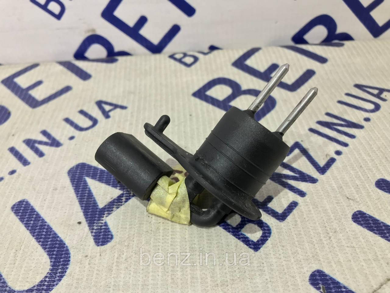 Датчик бачка омивача Mercedes W212, W204, W221, C207 A2218209110